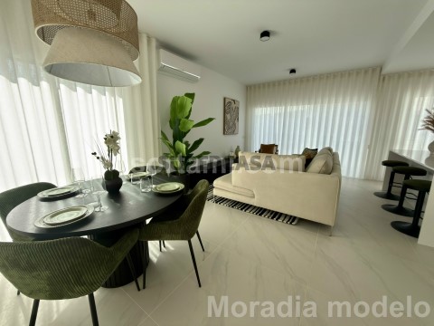 Moradia Geminada T4 em Estômbar e Parchal, Lagoa