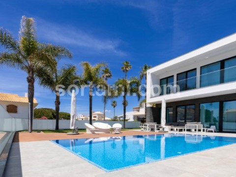 Moradia Isolada T5 em Guia, Albufeira