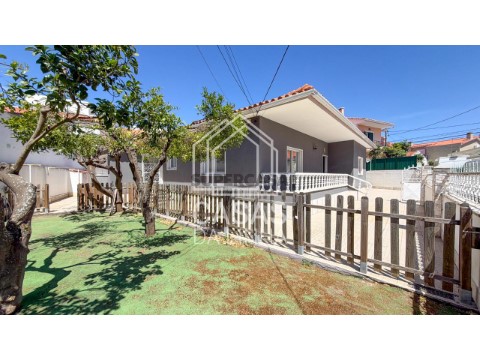 Moradia Isolada T3+3 em Bairro Além-das-Vinhas, São Domingos de Rana