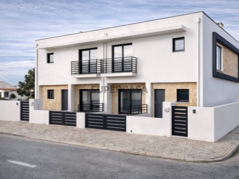 Moradia T3 na Rua Nuno Bragança, Sesimbra (Castelo)