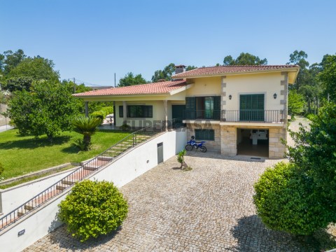 Moradia Unifamiliar T4 em Lago - Amares