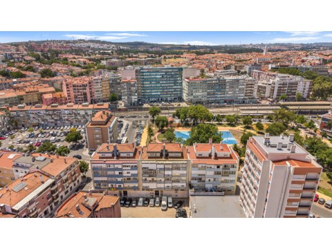 Apartamento T2 em Mina de Água, Amadora