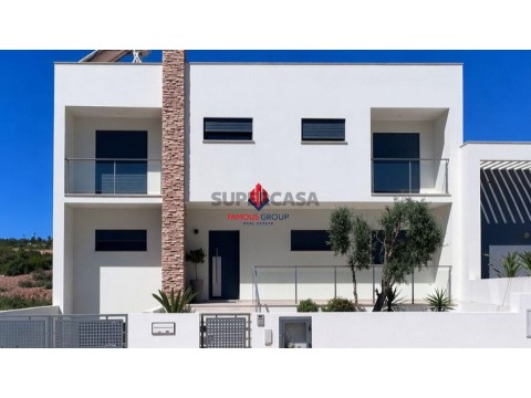 Moradia Geminada T4 em Lagoa e Carvoeiro, Lagoa