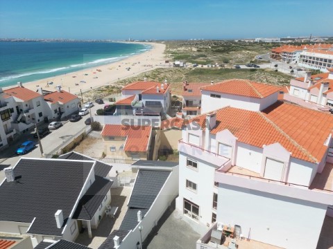 Apartamento T2 em Atouguia da Baleia, Peniche com Vídeo, Elevador