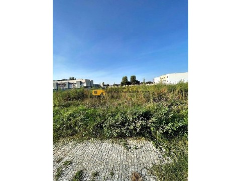 Terreno em Vila Nova da Telha, Maia