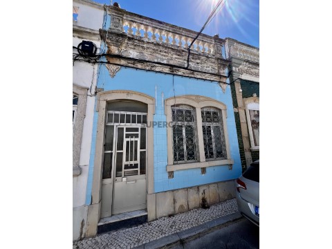 Moradia na Rua Almirante Reis, Olhão