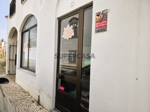 Loja na Rua 5 de Outubro, Alpiarça