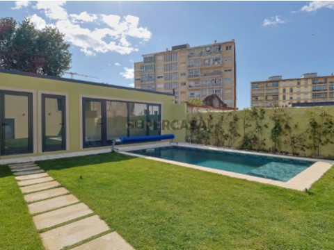 Renovated Building for Sale in Gaia