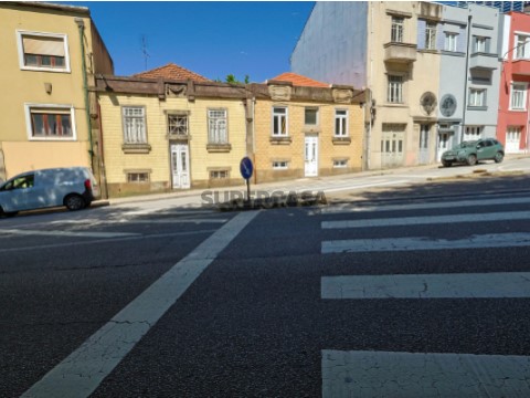 Moradia T8 em Lordelo do Ouro e Massarelos, Porto