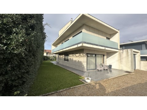 Moradia T5 Triplex em Travessa da Redonda, Marinhas