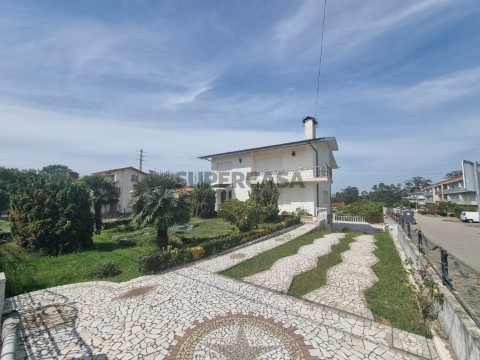 Moradia Isolada T5 em Nogueira da Regedoura, Santa Maria da Feira