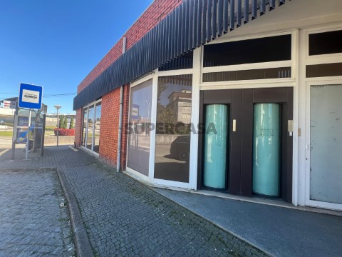 Loja em São Paio de Oleiros, Santa Maria da Feira
