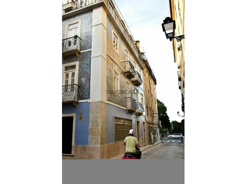 Prédio_zona_histórica_Lisboa_0040_hostel_Portugal_BershireHathaway_HomeServices_Estoril_BHHS