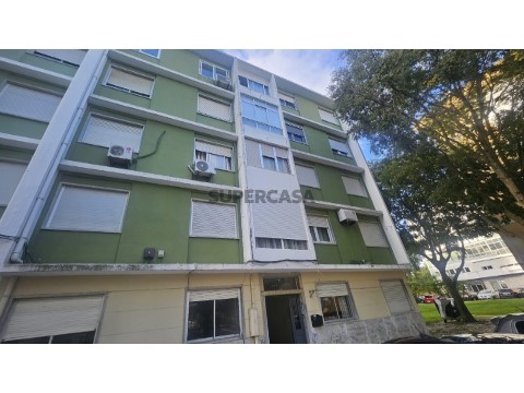 Apartamento-T2-Benfica-Para-Recuperar (10)