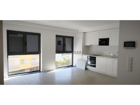 Apartamento T1 localizado a apenas 100 metros da Praia de Armação de Pêra