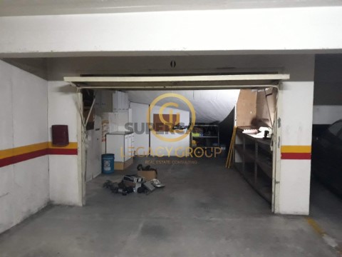 Garagem em Agualva e Mira-Sintra, Sintra