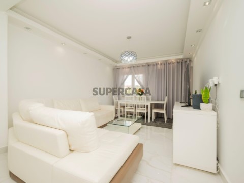 Apartamento T3 em Ramada e Caneças, Odivelas