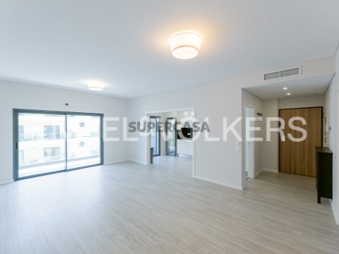 3-Bedroom Apartment to Rent with Parking in Faro