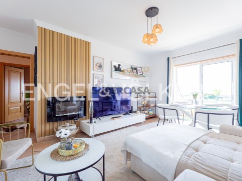 3-Bedroom Sea View Apartment with Panoramic Terrace