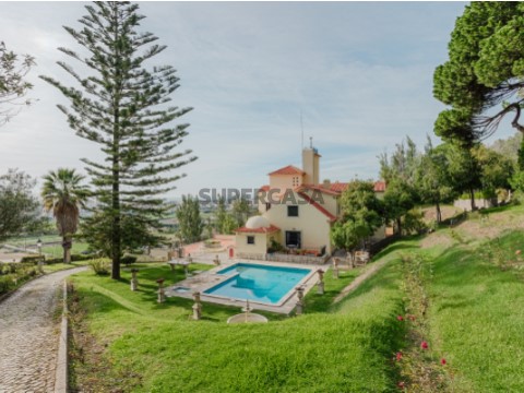 Fantástico Palacete com vista única na Costa da Caparica