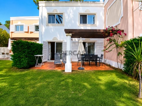 Moradia T2 Frente Golfe-terraço