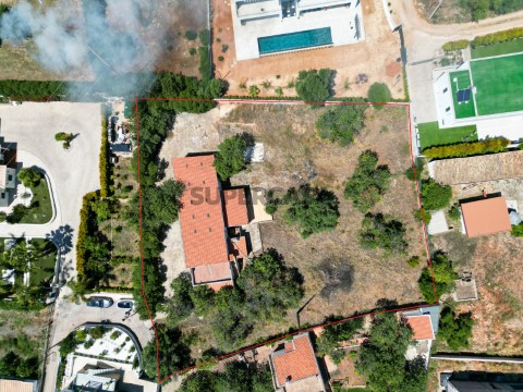Villa T4 na Rua José Viegas Bota, São Sebastião