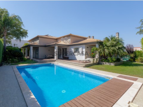 Villa Olhos d'Água com 5 Quartos à Venda (27)