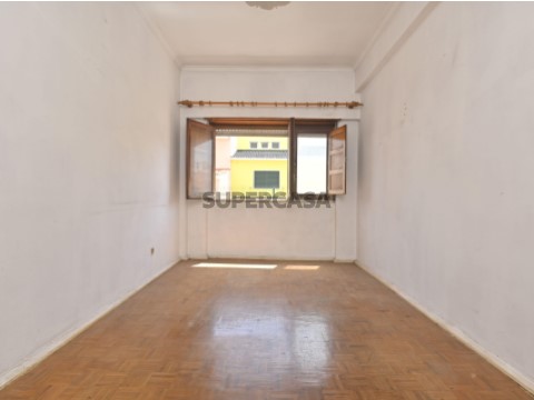 Apartamento T3 em Santa Iria de Azoia, São João da Talha e Bobadela, Loures