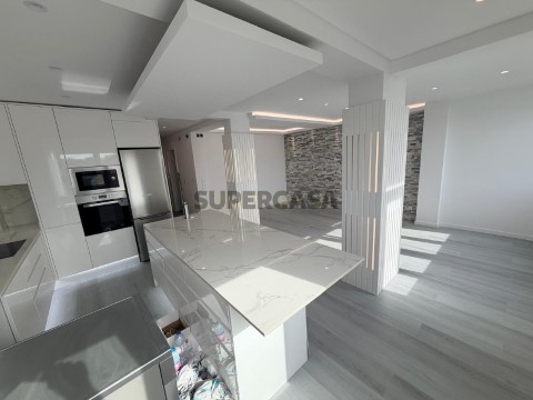 Apartamento T2 em Carnaxide e Queijas, Oeiras