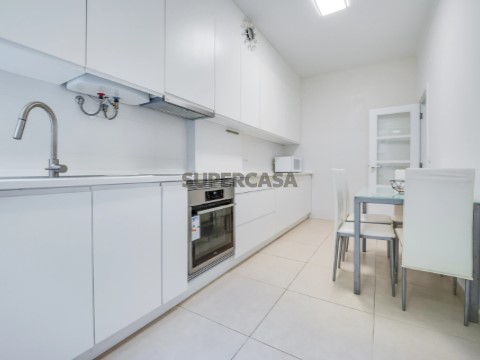 T3 Renovado e Mobilado em São Sebastião, Setúbal