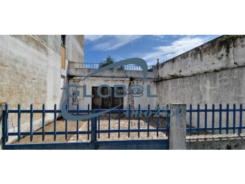 Comercial em Torres Novas (Santa Maria, Salvador e Santiago), Torres Novas