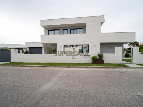 Moradia T4 em Amora, Seixal