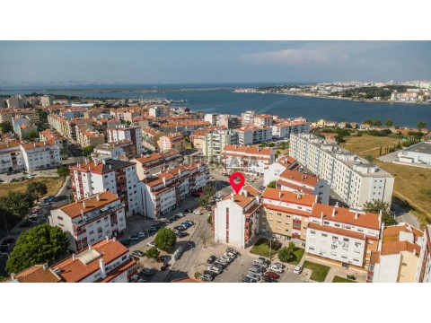 Apartamento T3 em Amora, Seixal