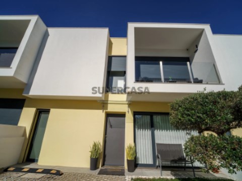 Moradia T3 em Charneca de Caparica e Sobreda, Almada