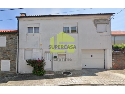 Moradia T4 em Izeda, Calvelhe e Paradinha Nova, Bragança