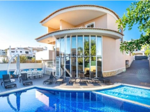 Moradia T5 em Albufeira e Olhos de Água, Albufeira