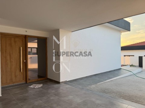 Moradia T3 em Santo Isidoro, Mafra