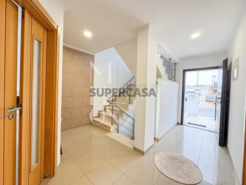 MORADIA T5 RENOVADA | GARAGEM 100 m² | PRONTA A HABITAR - FEIJÓ