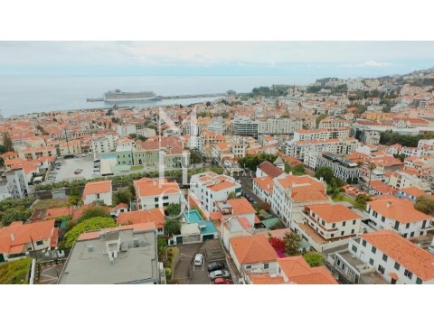 Prédio em Santa Luzia, Funchal