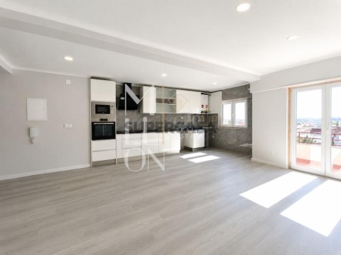 Apartamento T4 em Amora, Seixal