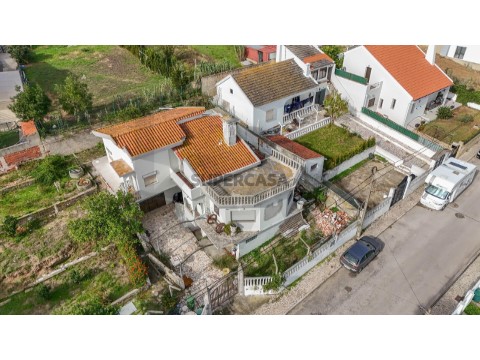 Moradia T3 em Charneca de Caparica e Sobreda, Almada