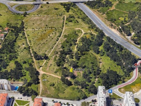 Terreno em Mina de Água, Amadora