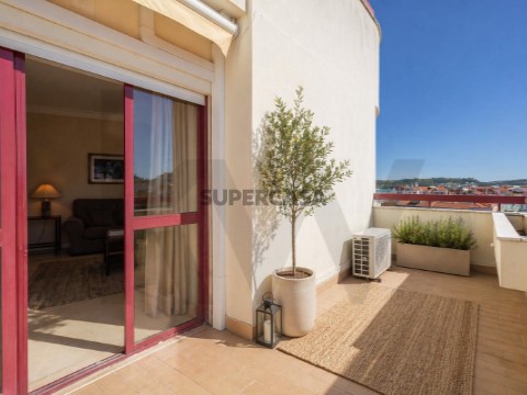 Apartamento T4 em Algés, Linda-a-Velha e Cruz Quebrada-Dafundo, Oeiras
