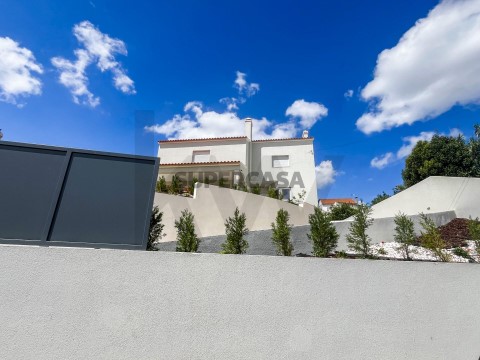 Moradia T5 em União Freguesias Santa Maria, São Pedro e Matacães, Torres Vedras