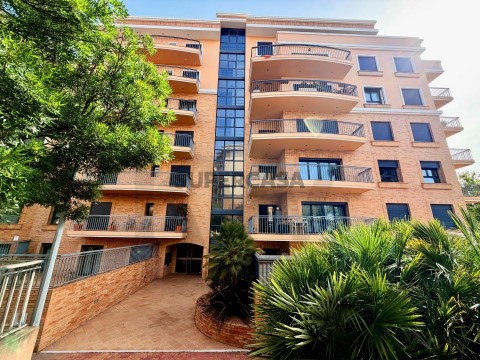 Apartamento T3 em Santo António dos Cavaleiros e Frielas, Loures