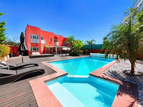 Moradia T3+2 com Piscina para venda - um Oásis de Luxo e Modernidade em Cascais