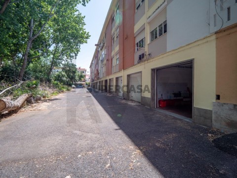 车库 在 Carcavelos e Parede, Cascais