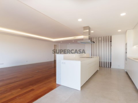 Apartamento T3 em Santa Iria de Azoia, São João da Talha e Bobadela, Loures