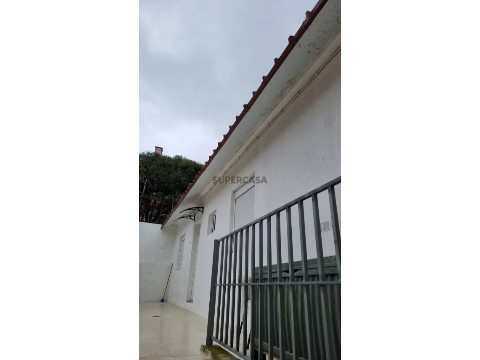 建筑 在 Camarate, Unhos e Apelação, Loures
