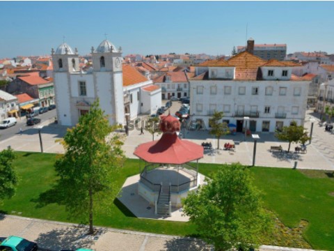 Prédio em Montijo e Afonsoeiro, Montijo